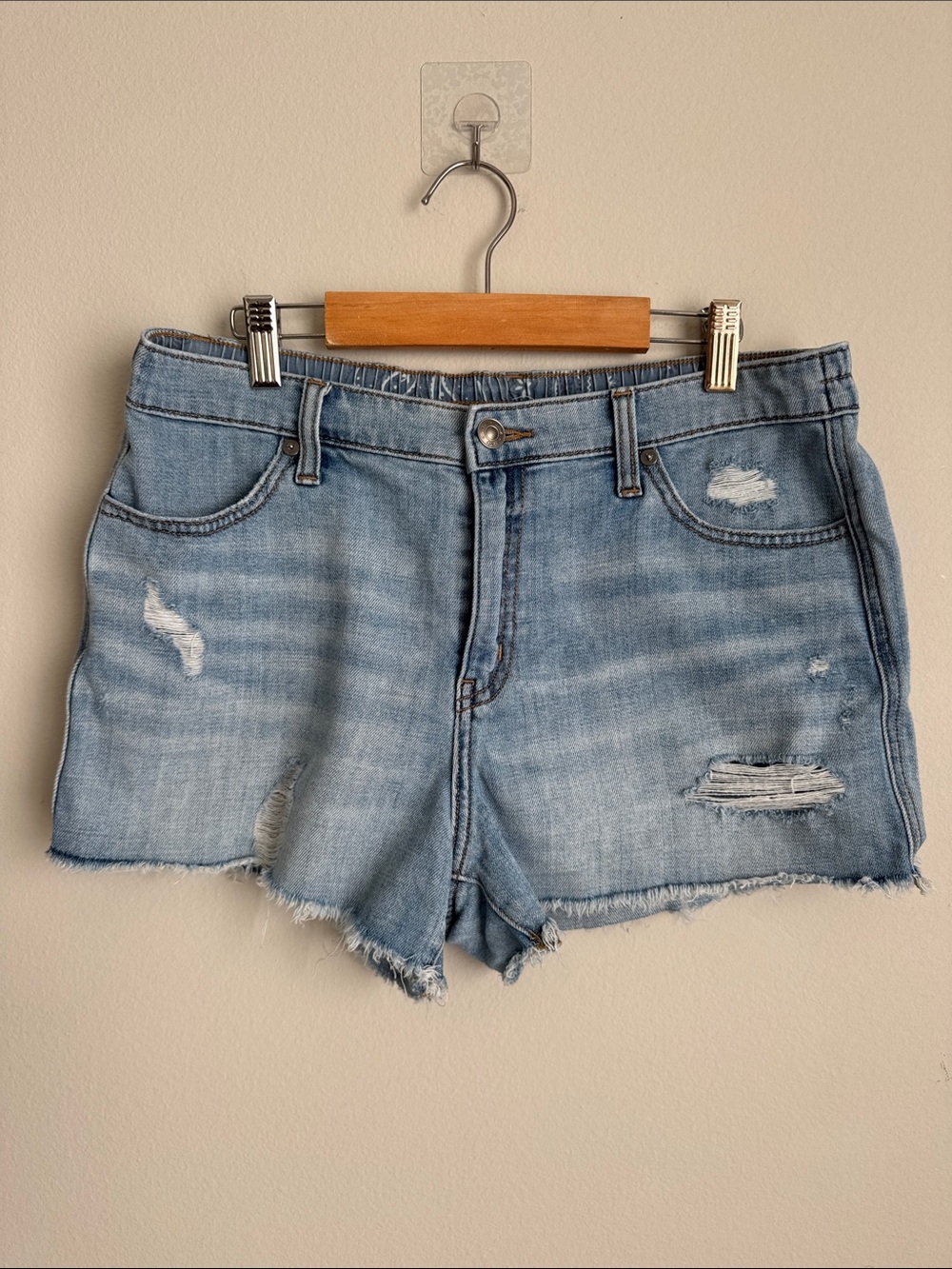 Aerie Women’s Distressed Denim Shorts Size M/M Light Wash High Rise Raw Hem